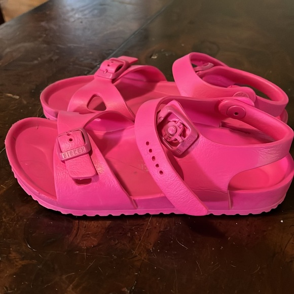 Girls Birkenstock Sandals. Pink Size 1 - Picture 2 of 3